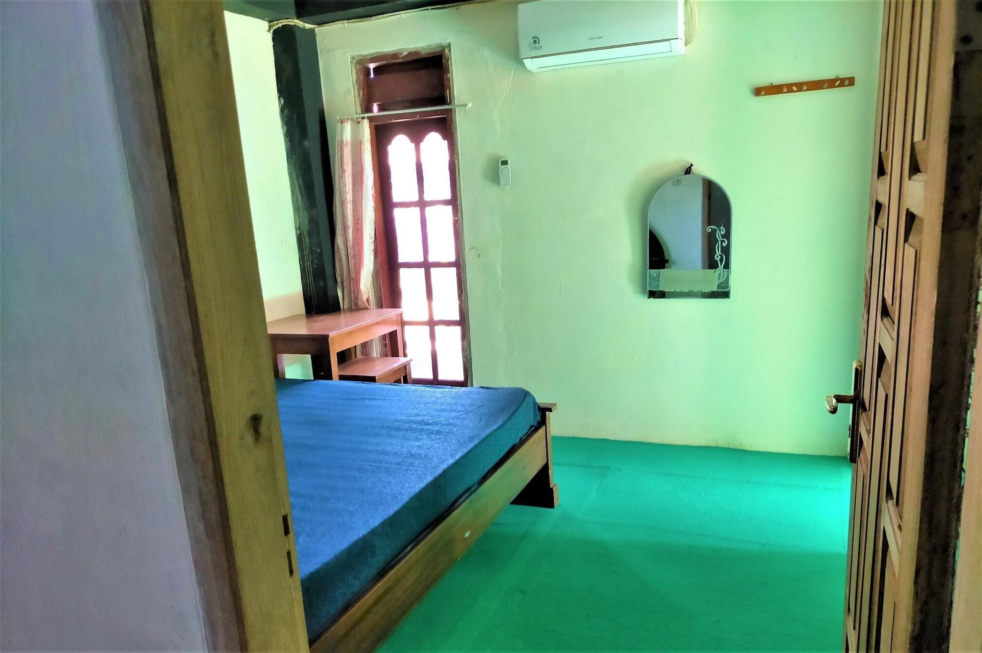 Gandrung City Hostel Бануванги Екстериор снимка
