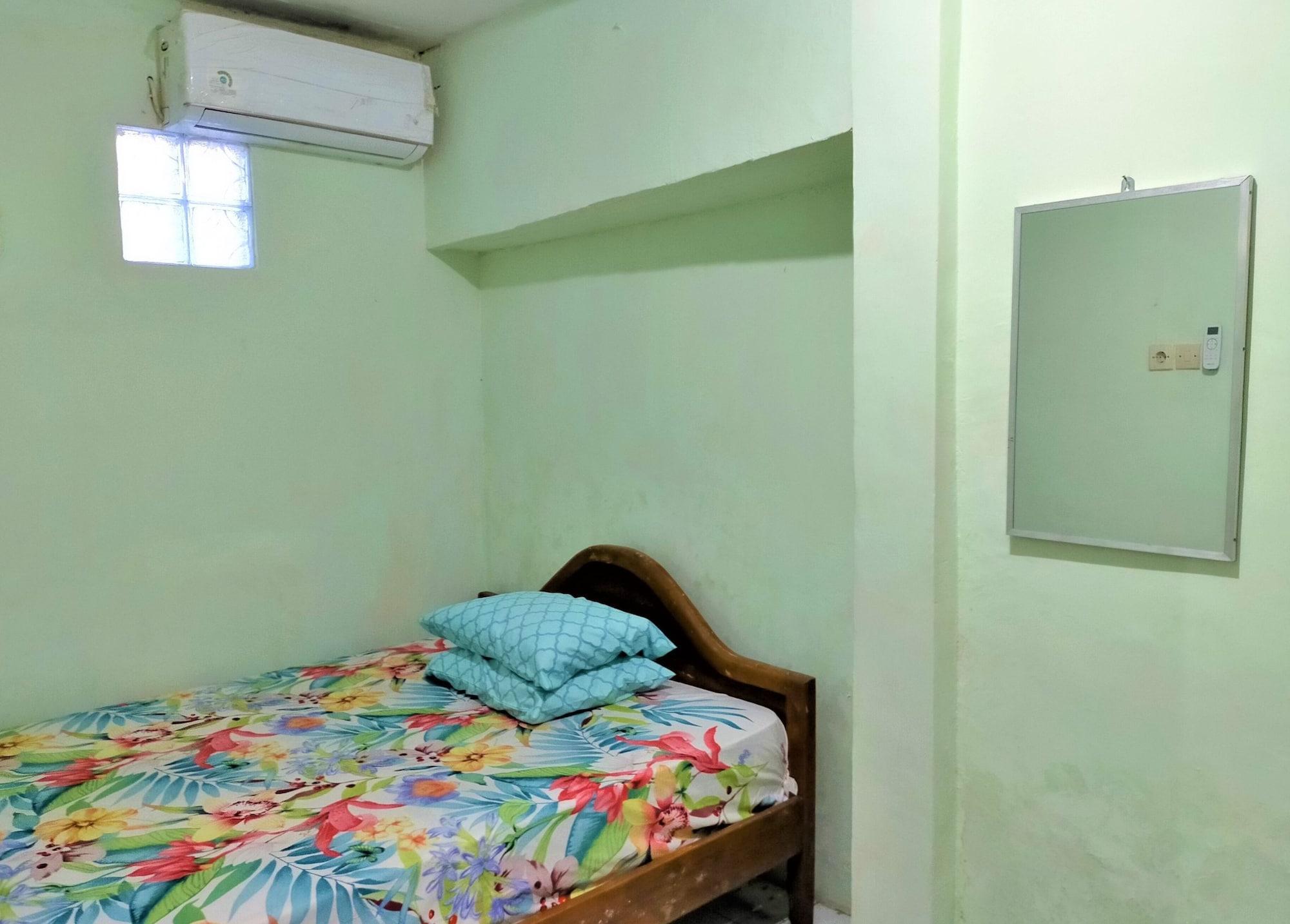 Gandrung City Hostel Бануванги Екстериор снимка