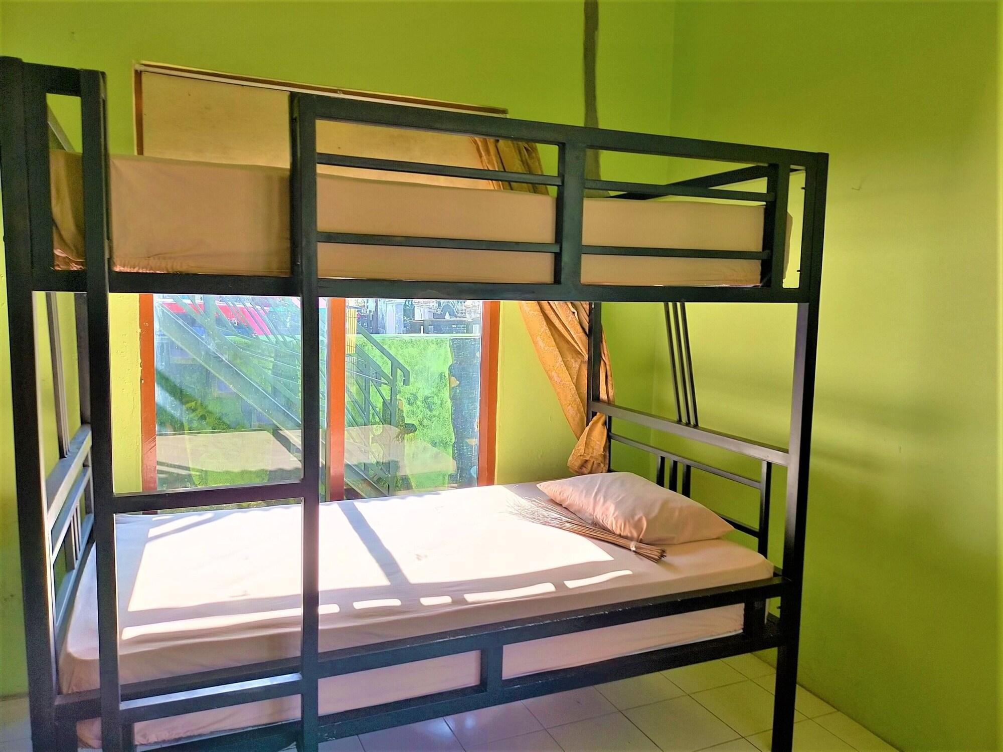 Gandrung City Hostel Бануванги Екстериор снимка