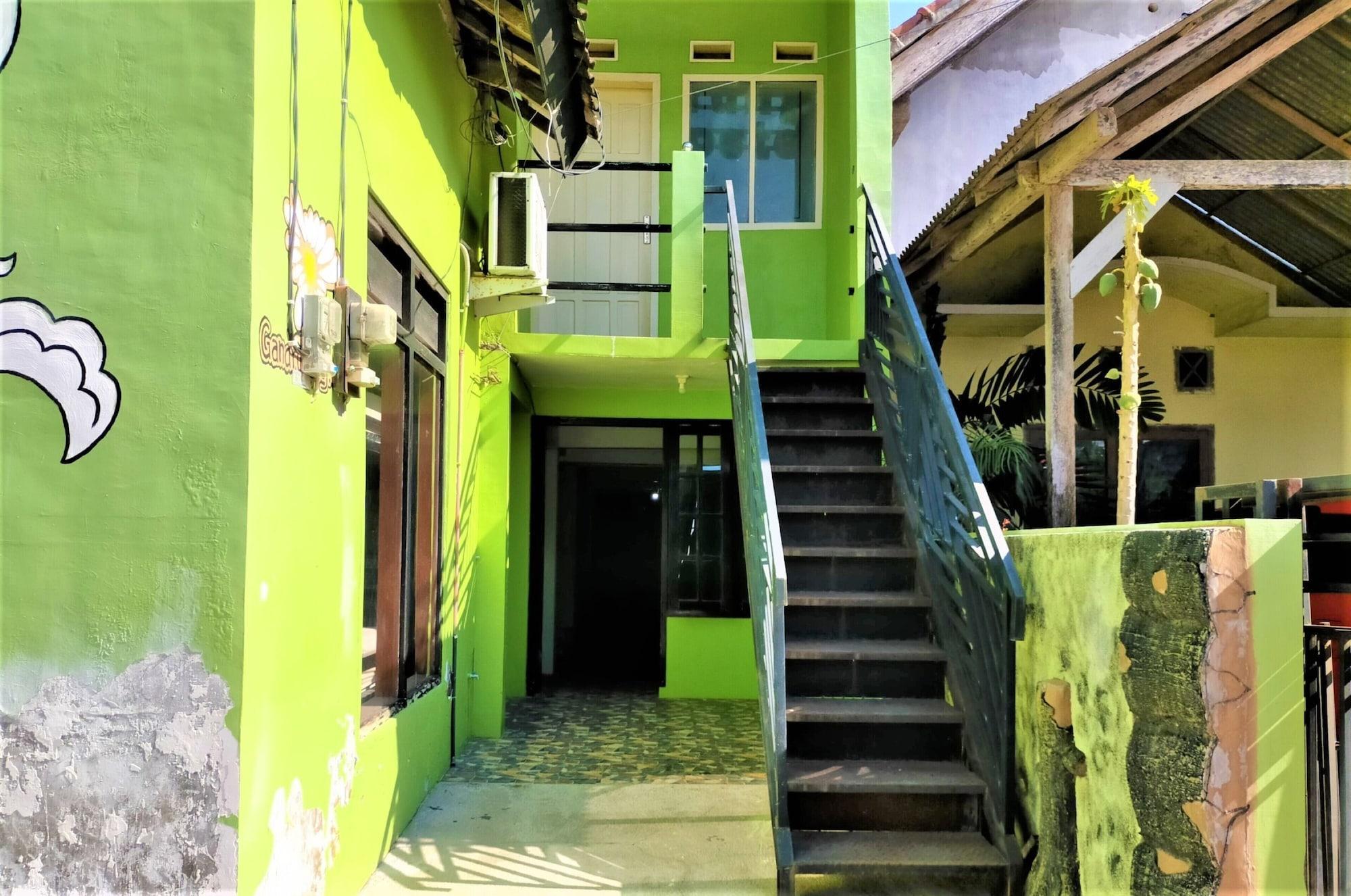 Gandrung City Hostel Бануванги Екстериор снимка