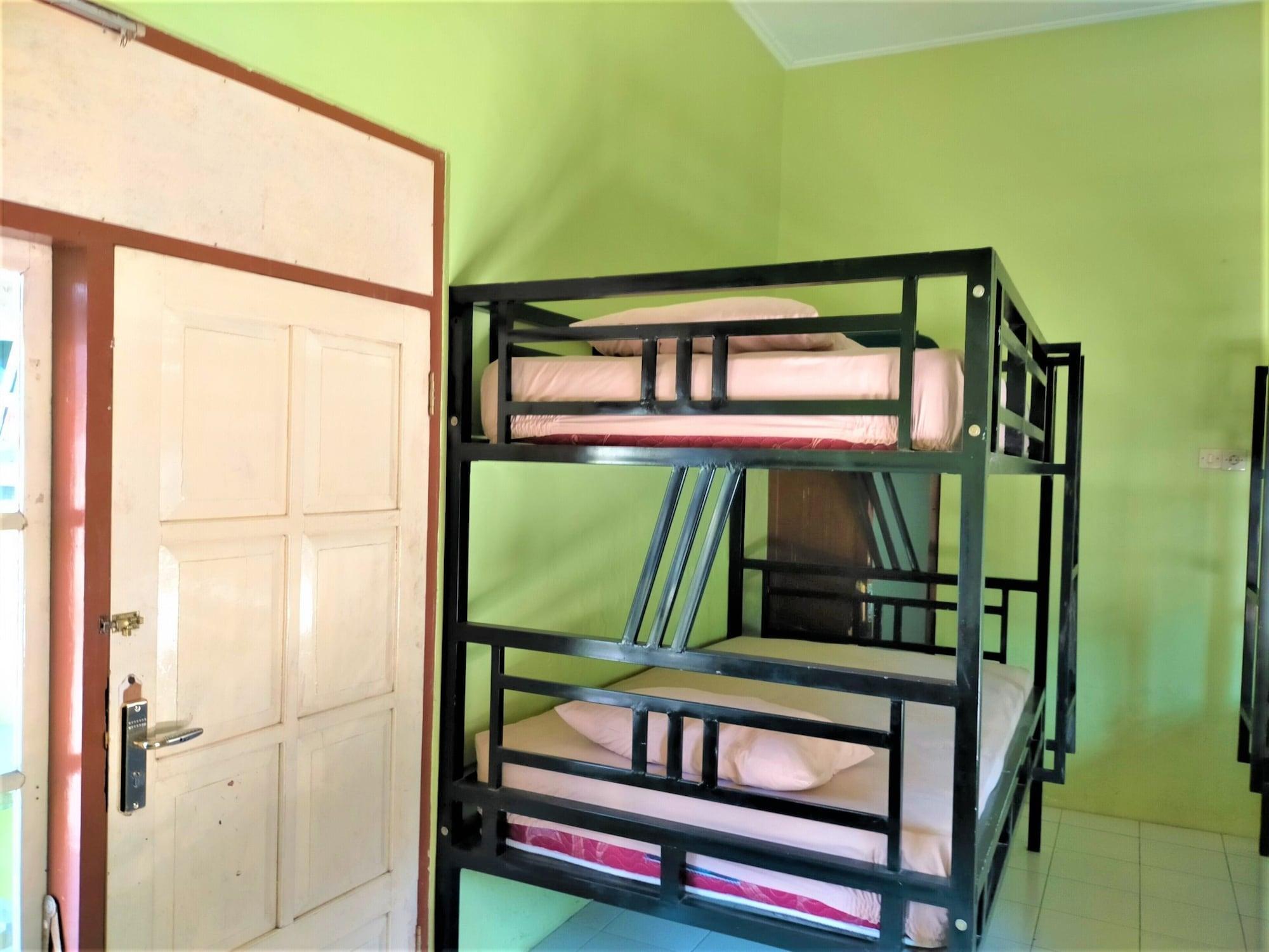 Gandrung City Hostel Бануванги Екстериор снимка