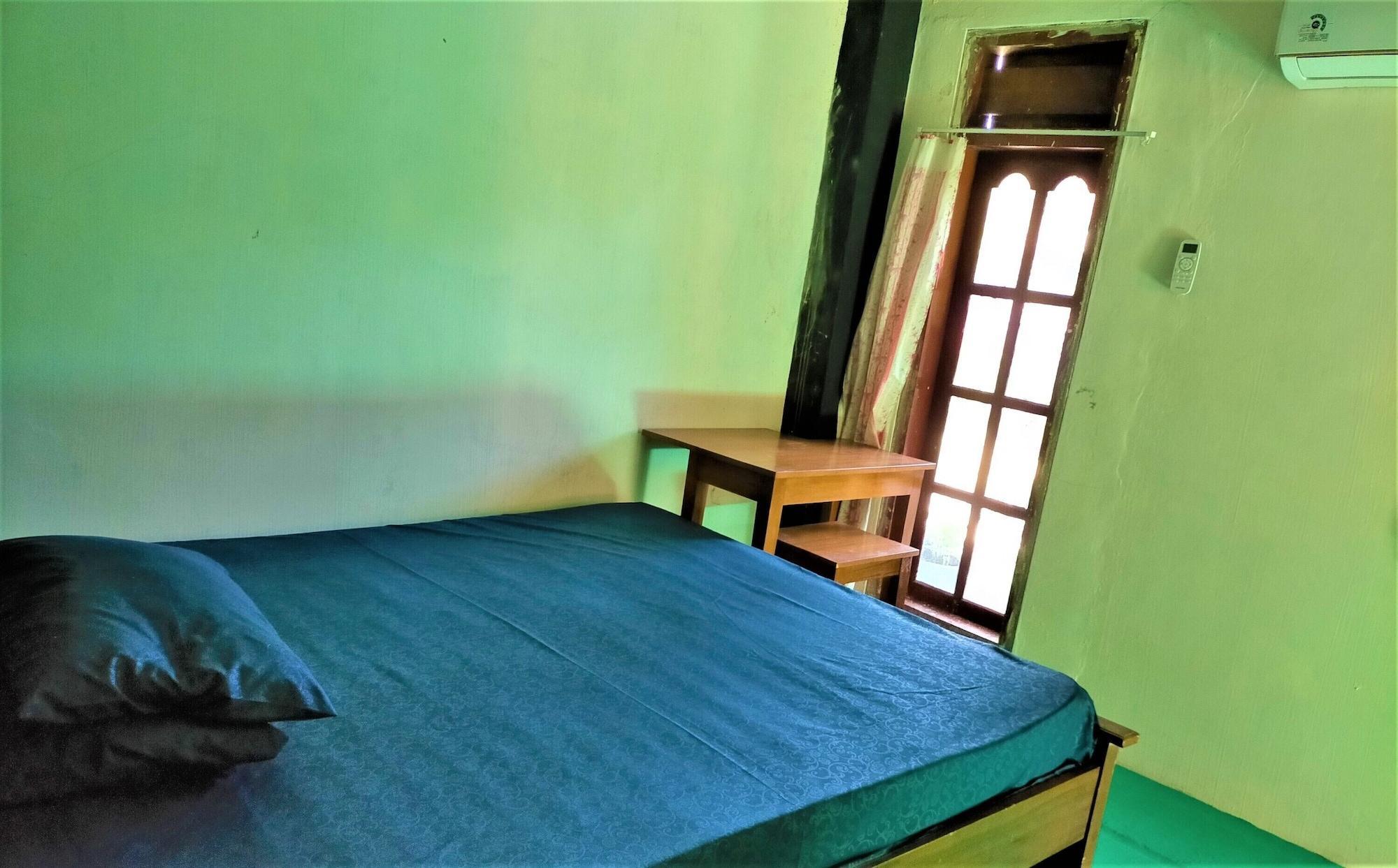 Gandrung City Hostel Бануванги Екстериор снимка